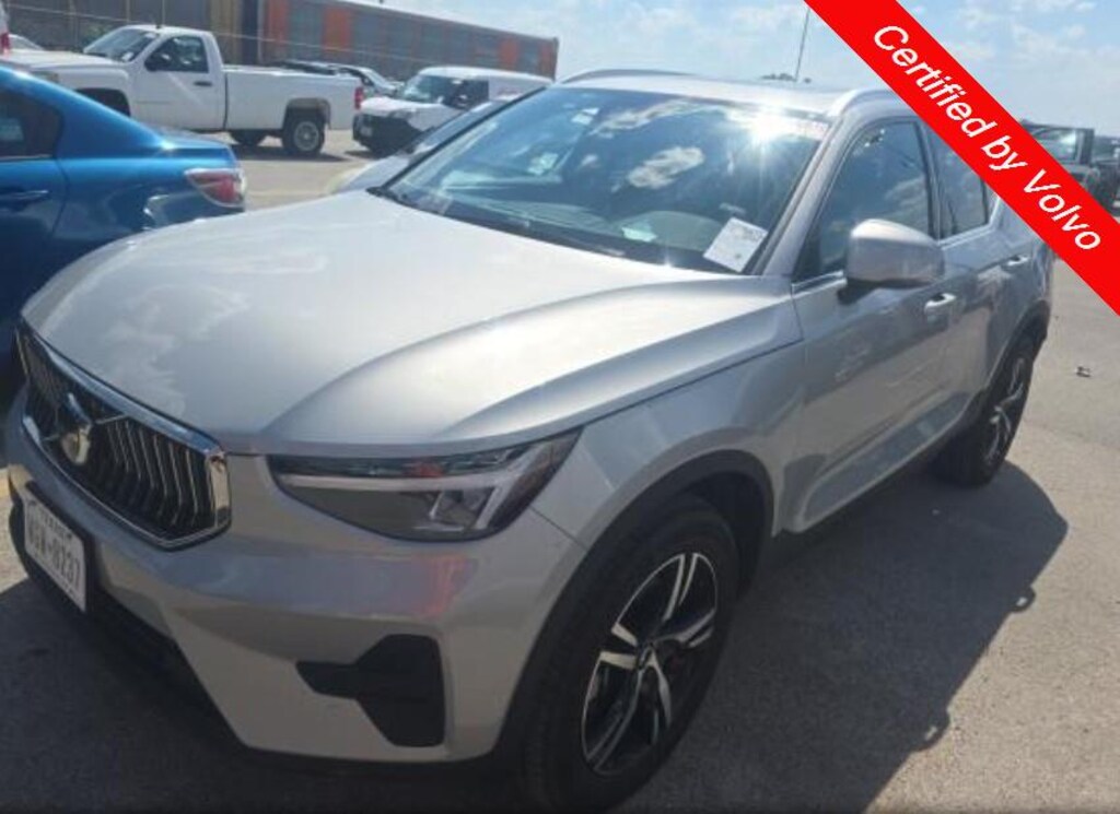 Used 2025 Volvo XC40 B5 Core
