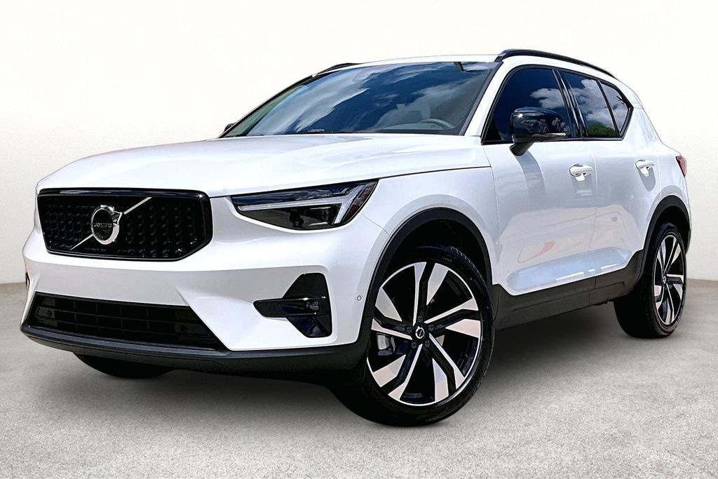 New 2026 Volvo XC40 B5 Plus SUV