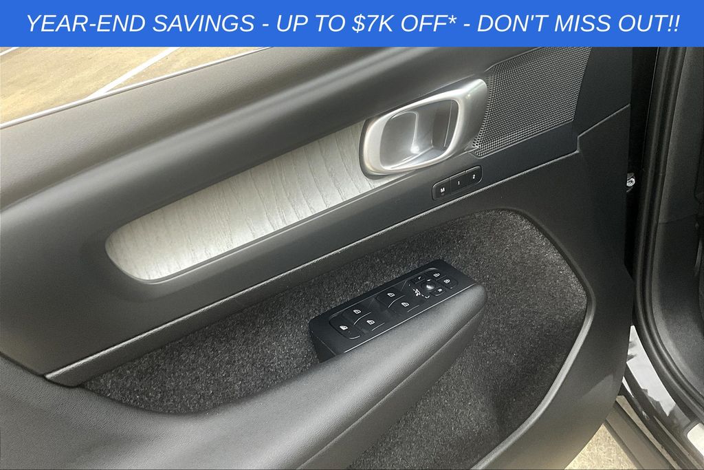 2025 Volvo XC40 Core - Photo 23