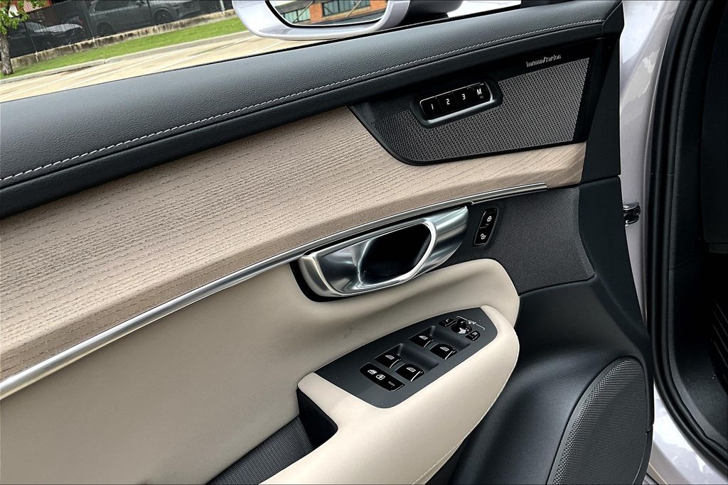 2026 Volvo XC90 Plus - Photo 15