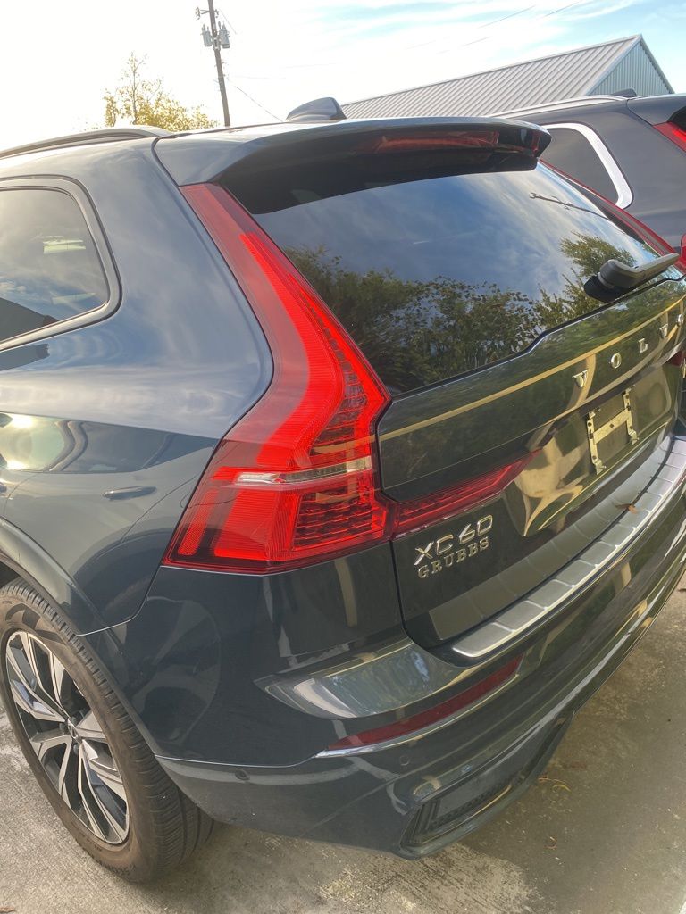 2024 Volvo XC60 B5 Plus photo 4
