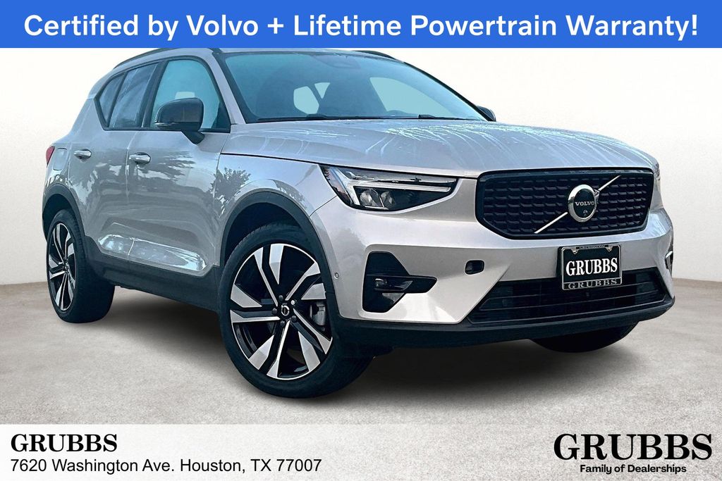 2025 Volvo XC40 Plus's photo