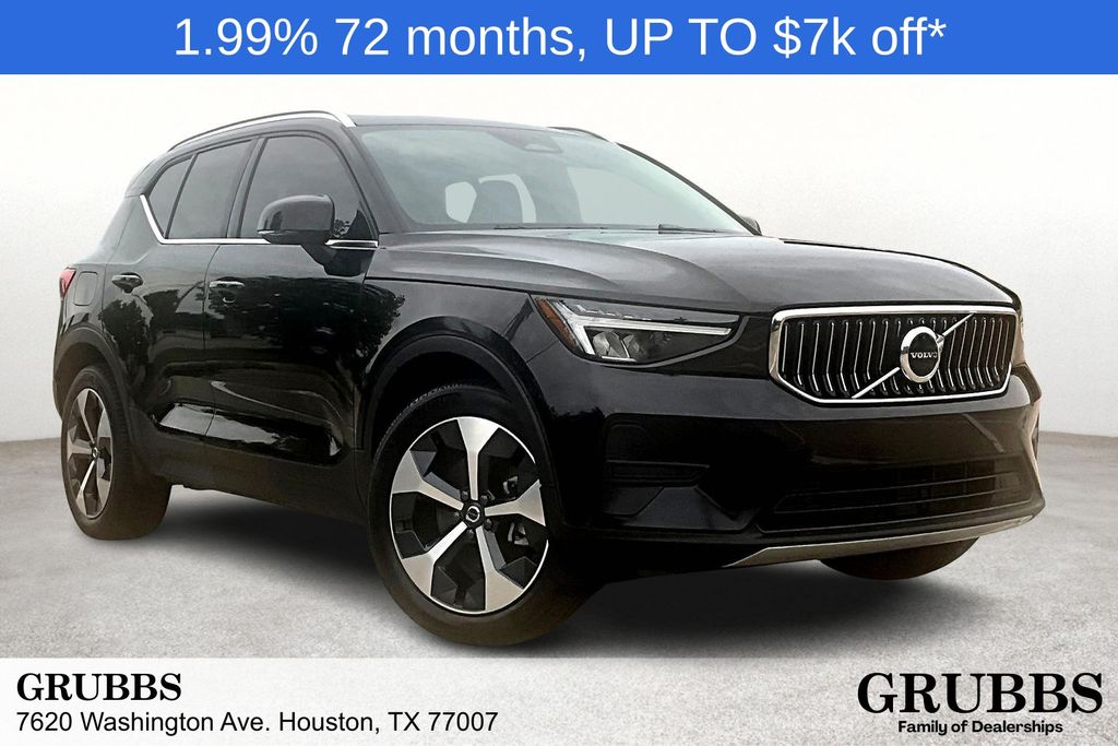 2025 Volvo XC40