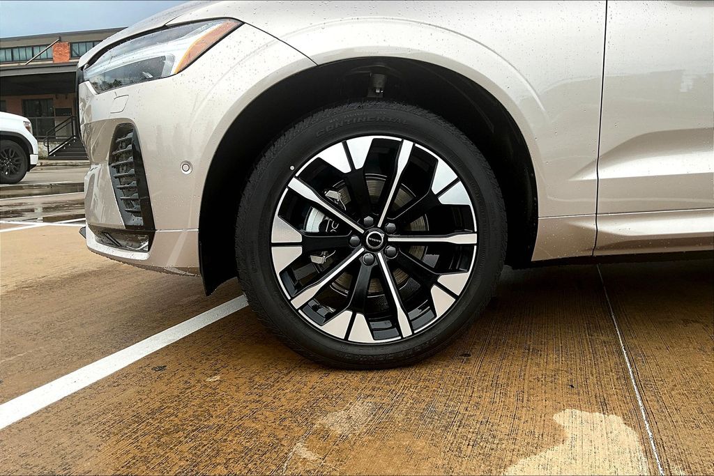 2026 Volvo XC60 Plus - Photo 23