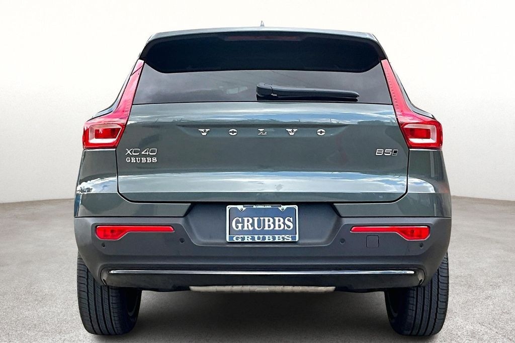 New 2026 Volvo XC40 B5 Plus SUV