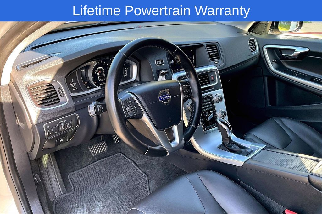 2018 Volvo V60 14