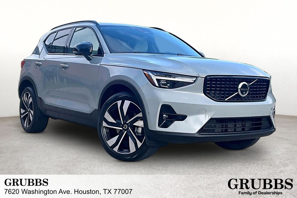 2026 Volvo XC40 B5 Ultra Dark AWD's photo
