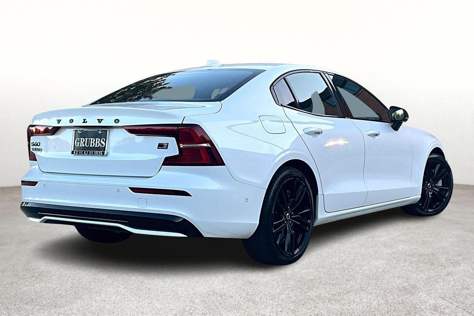 2024 Volvo S60 Recharge T8 Plus Black Edition photo 2