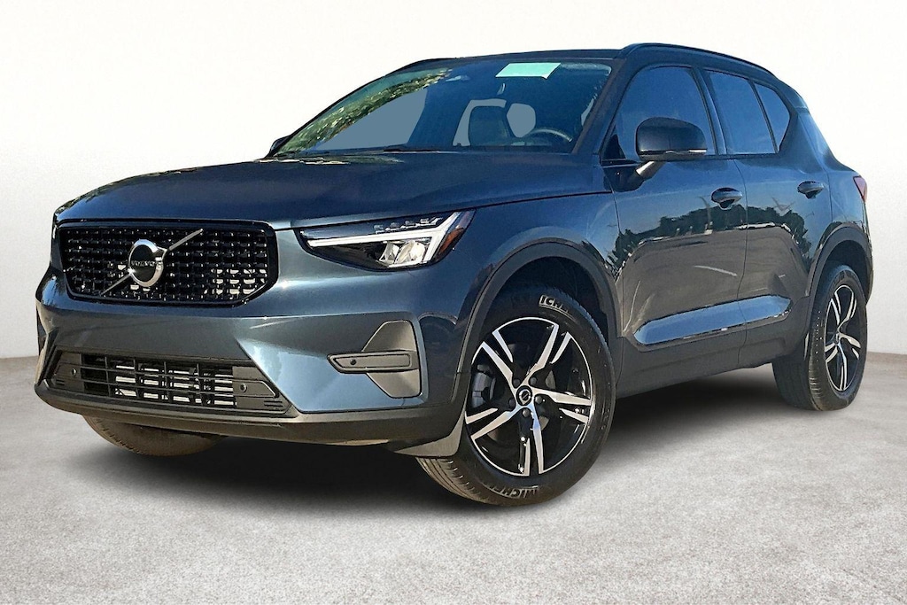 New 2026 Volvo XC40 B4 Core SUV
