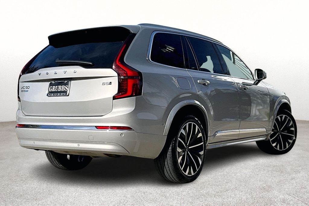 2025 Volvo XC90 B5 Plus photo 2
