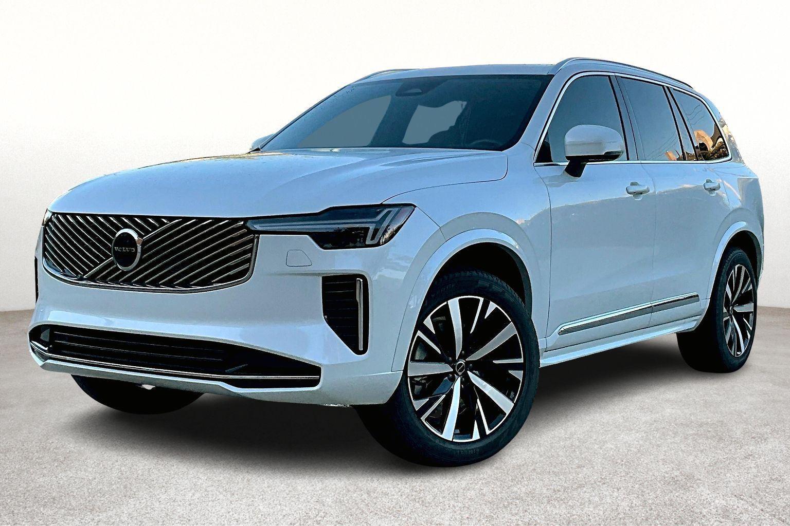 2026 Volvo XC90 B5 Core photo 2