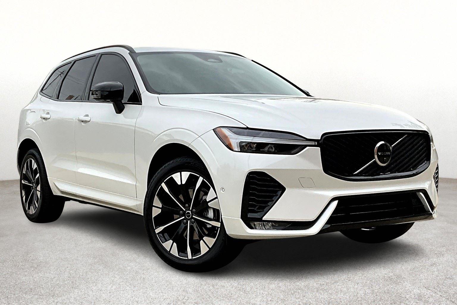 2026 Volvo XC60 B5 Plus photo 2