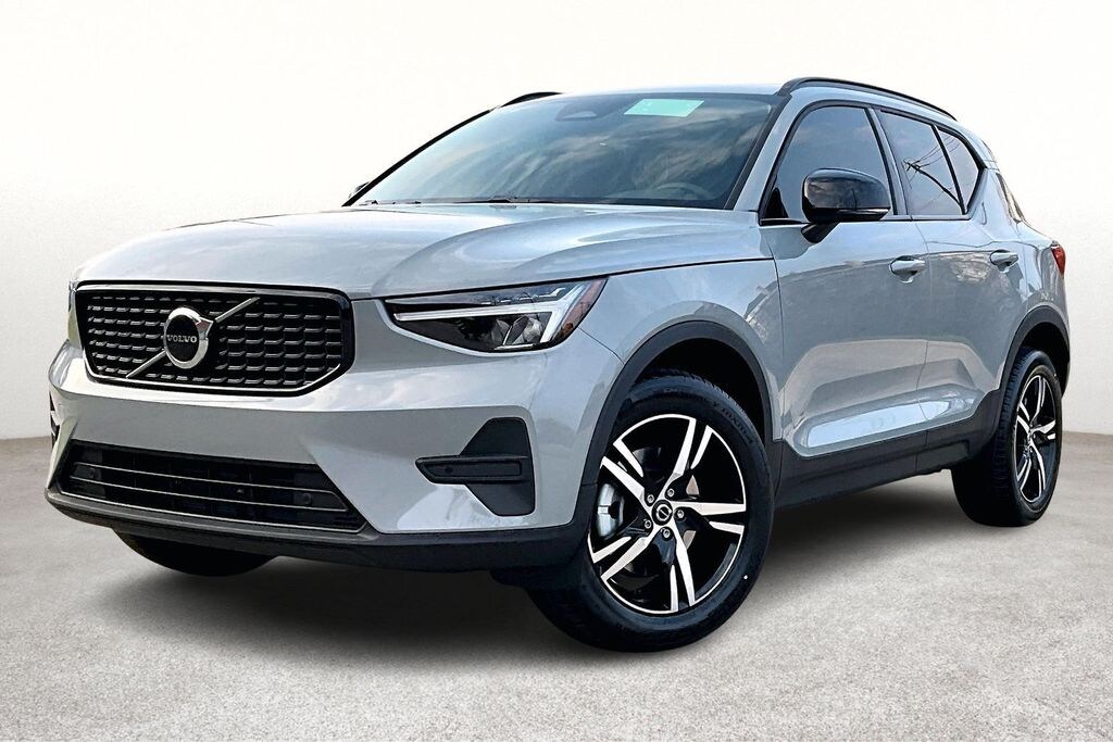 New 2026 Volvo XC40 B5 Core SUV
