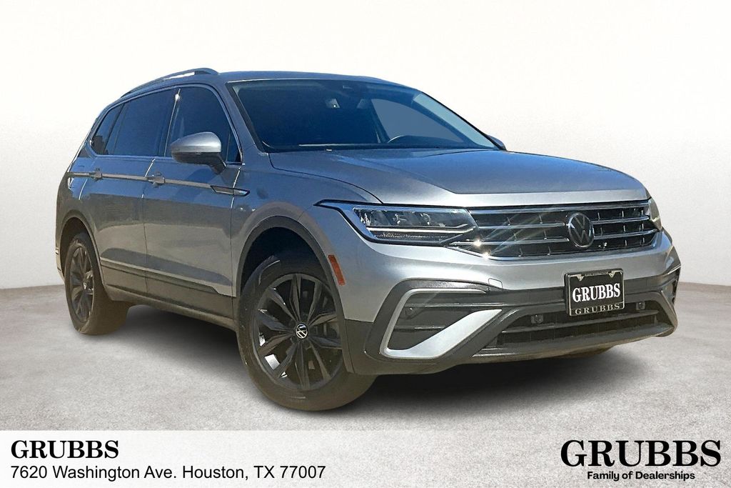 2022 Volkswagen Tiguan SE's photo