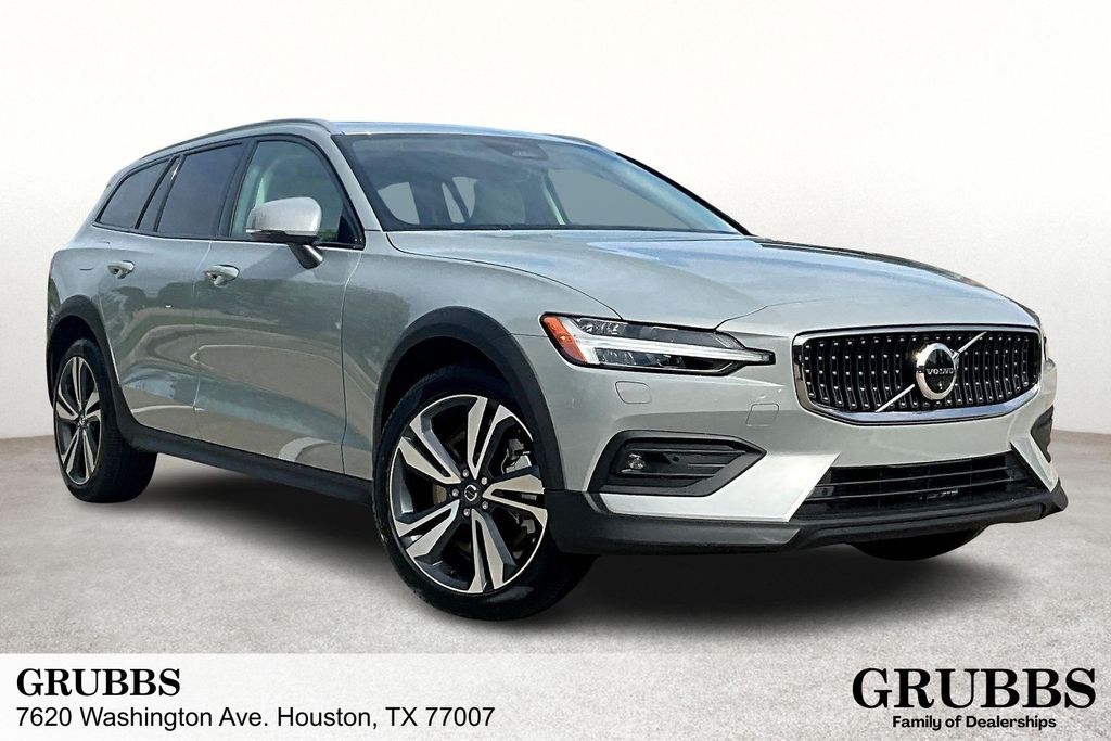 2026 Volvo V60 Cross Country Plus's photo