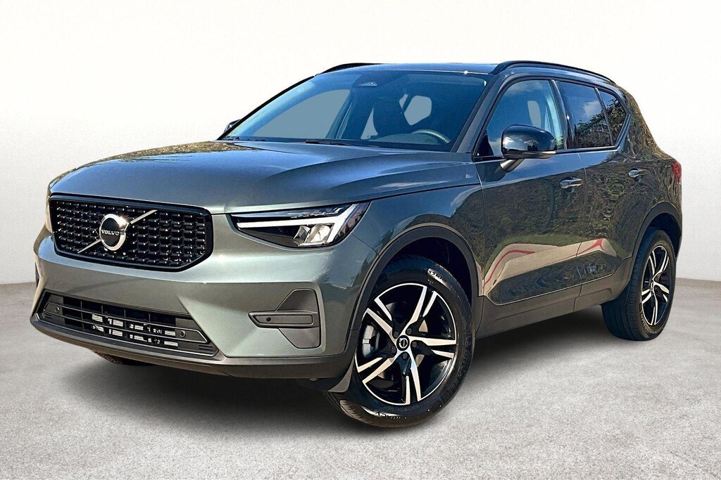 New 2026 Volvo XC40 B5 Core SUV