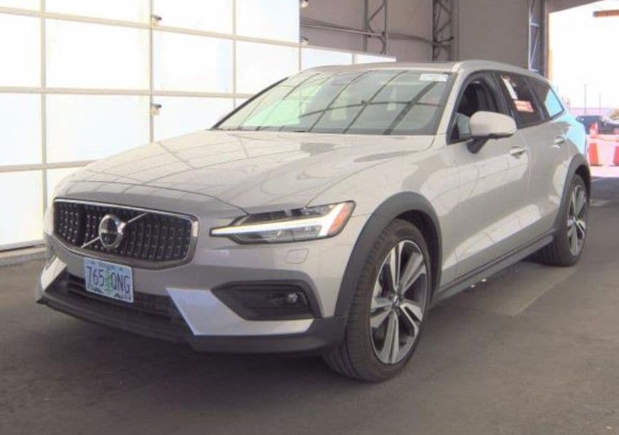 2025 Volvo V60 Cross Country B5 Plus AWD's photo
