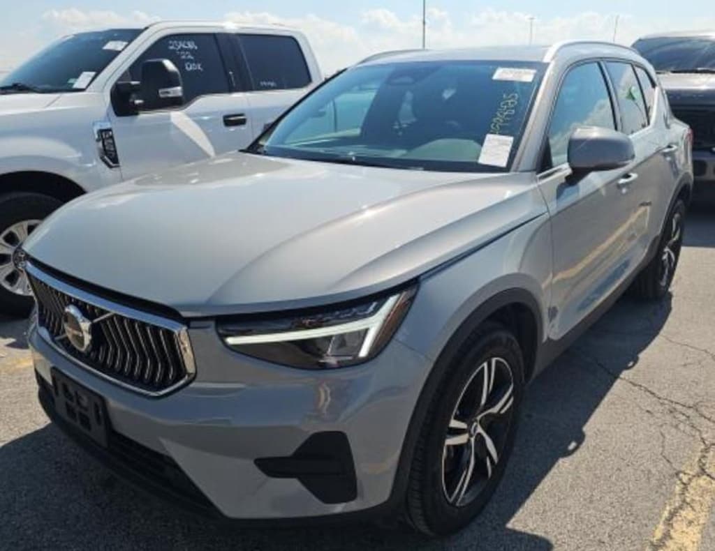 Used 2025 Volvo XC40 Core Bright Theme SUV
