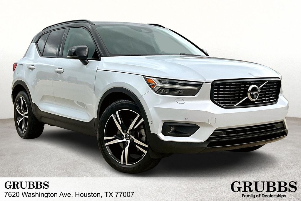 2022 Volvo XC40 R-Design