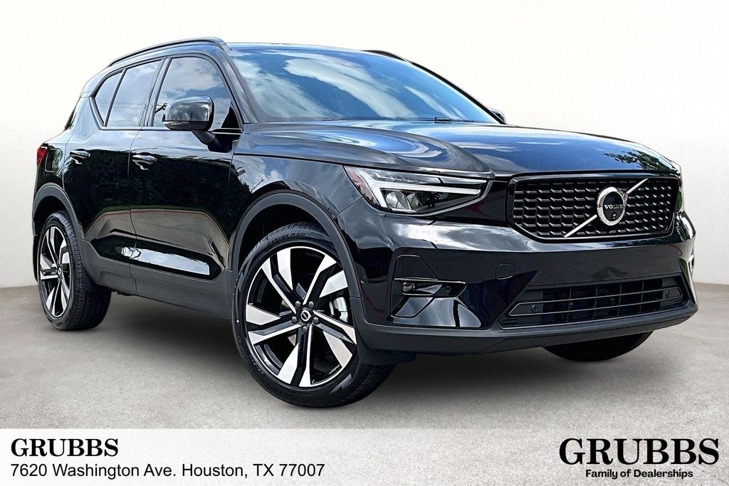 2026 Volvo XC40 B5 Plus Dark AWD's photo