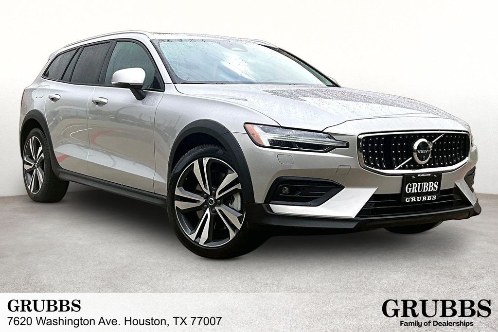2025 Volvo V60 Cross Country B5 Plus AWD's photo