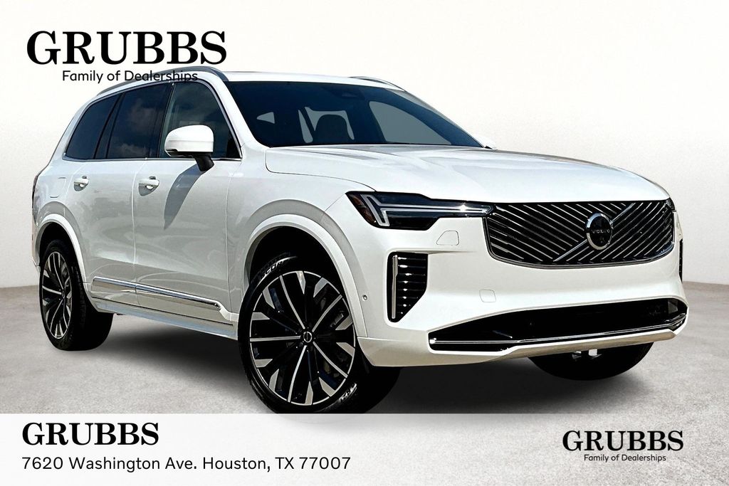 2026 Volvo XC90 Plus's photo