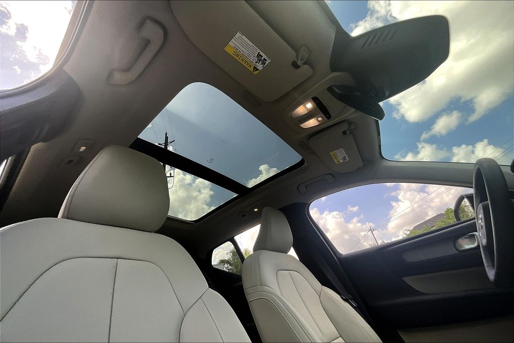 2026 Volvo XC40 Plus - Photo 18