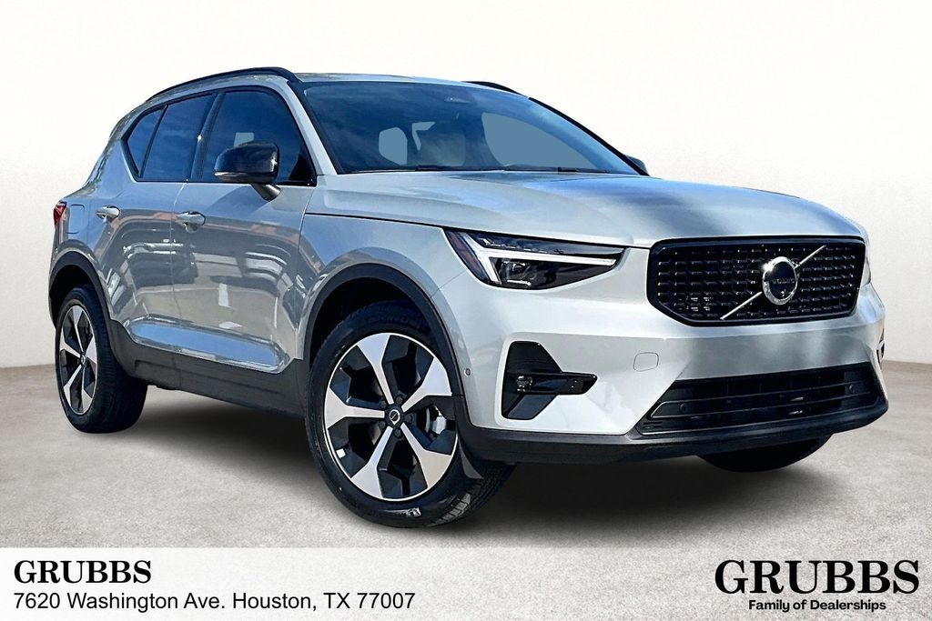 New 2026 Volvo XC40 B5 Plus SUV