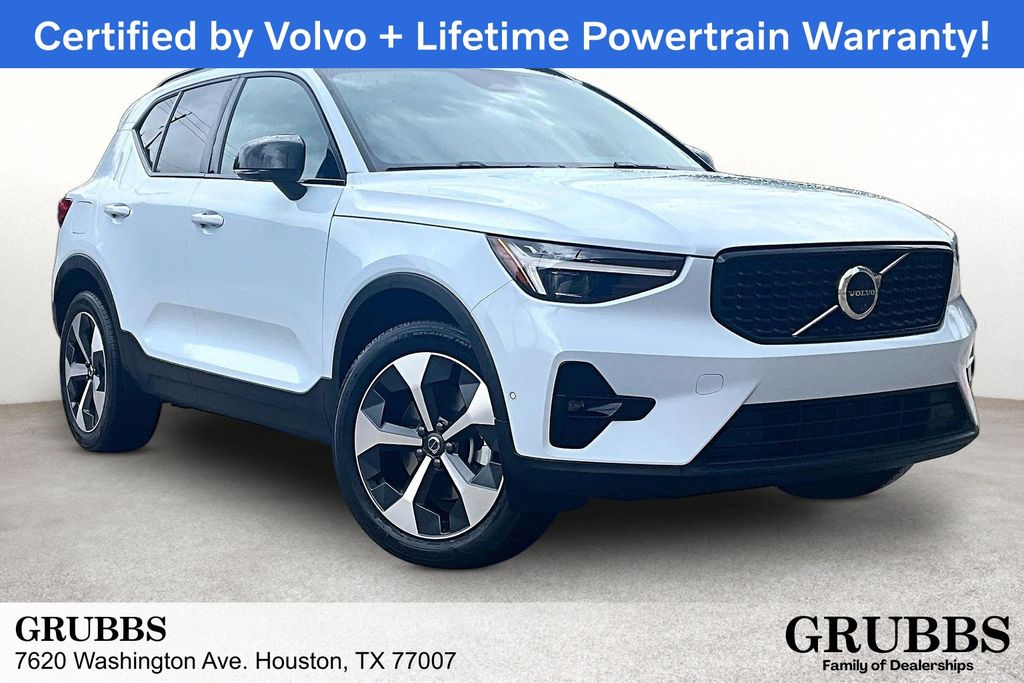 2026 Volvo XC40 B5 Plus Dark AWD's photo
