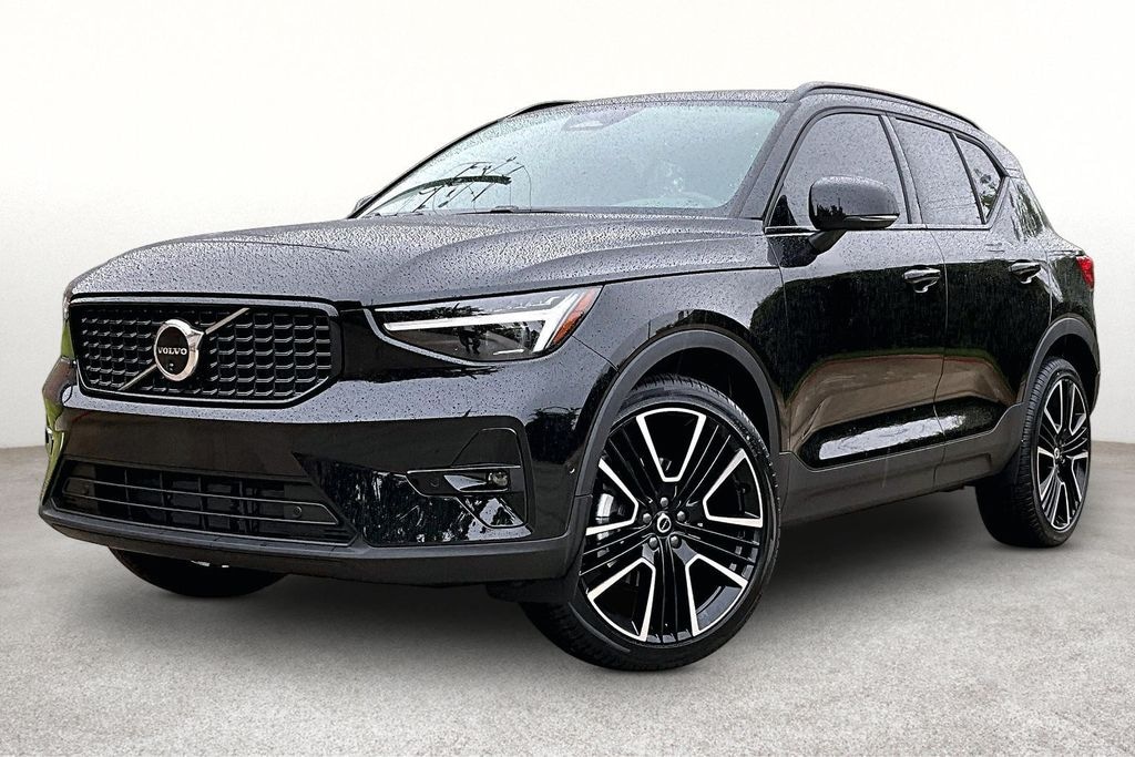 New 2026 Volvo XC40 B5 Ultra SUV