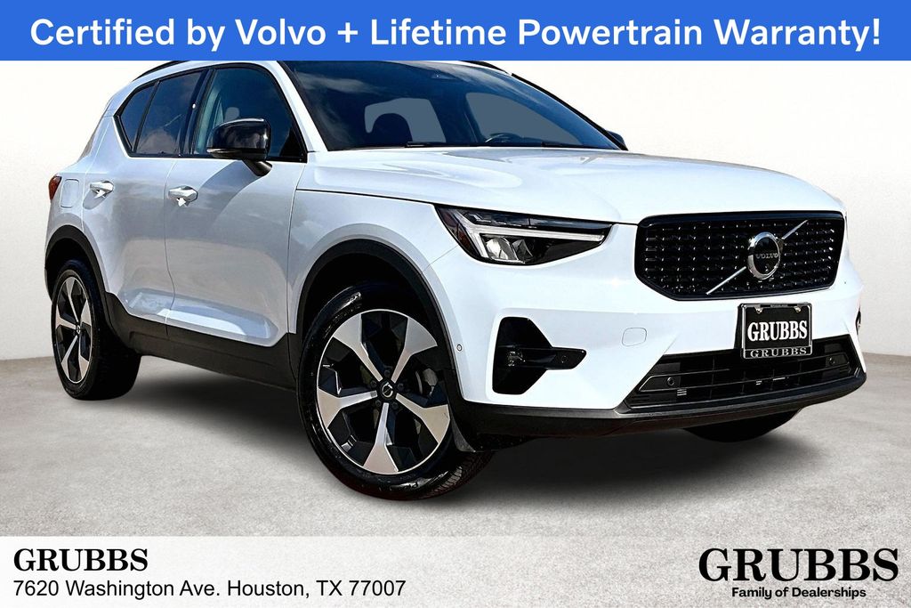 2025 Volvo XC40 Plus