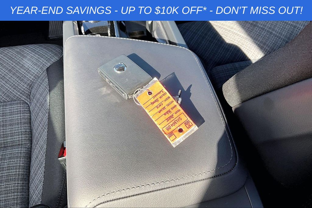 2025 Volvo XC60 Core - Photo 13