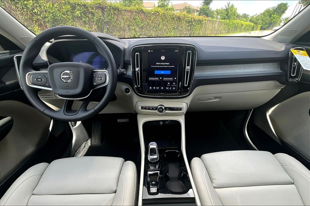 2026 Volvo XC40 Plus - Photo 9