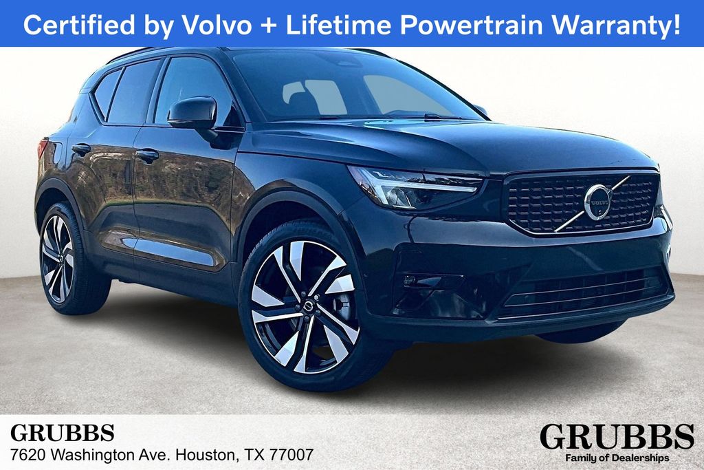 2025 Volvo XC40 Plus's photo