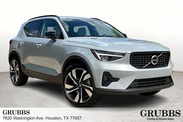 2026 Volvo XC40 B4 Plus FWD SUV