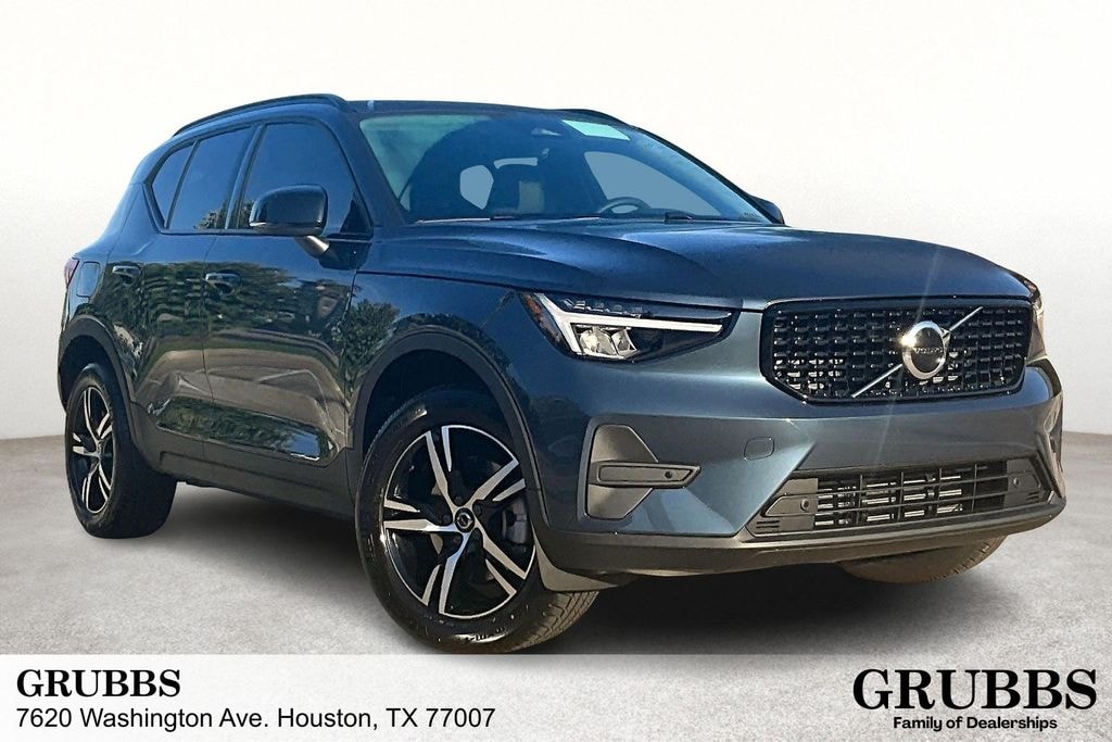 New 2026 Volvo XC40 B4 Core SUV