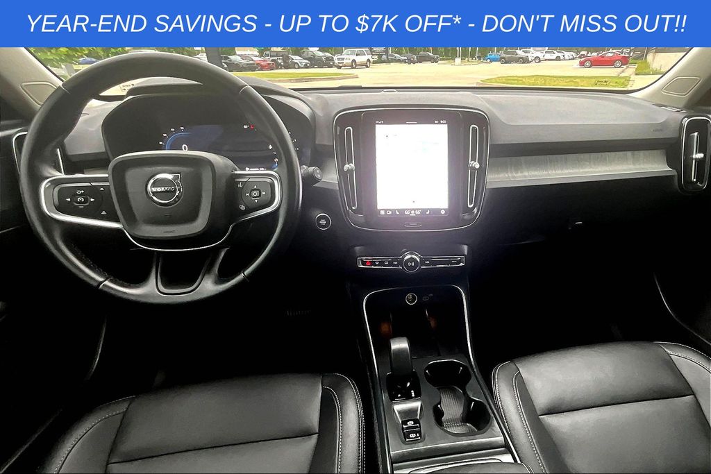 2025 Volvo XC40 Core - Photo 9