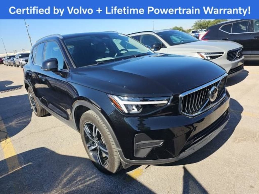 Used 2025 Volvo XC40 B5 Core SUV