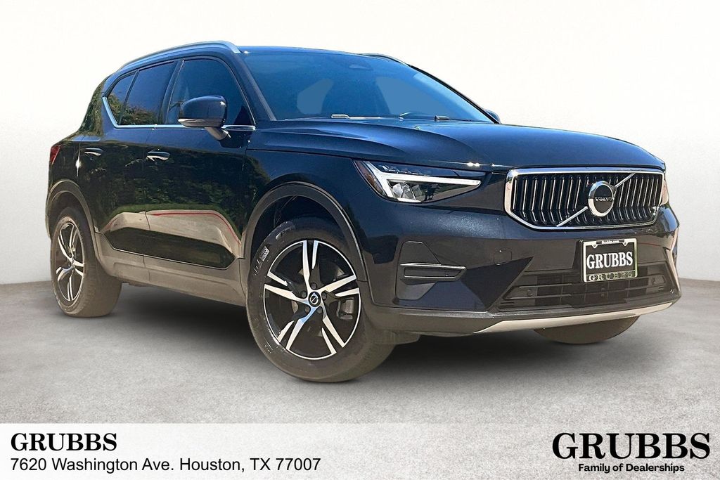 2025 Volvo XC40 B5 Core Bright AWD's photo