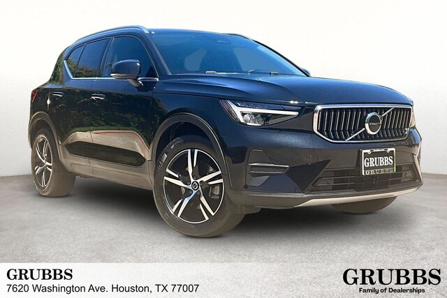 2025 Volvo XC40 B5 Core SUV