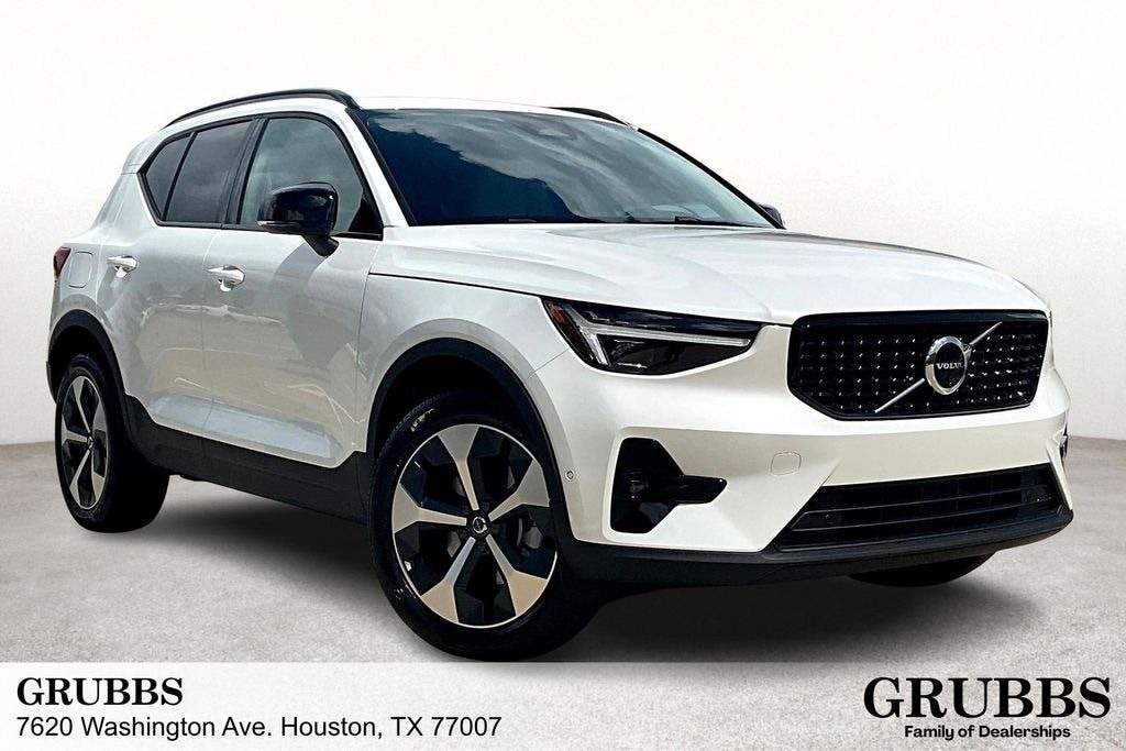 New 2026 Volvo XC40 B5 Plus SUV