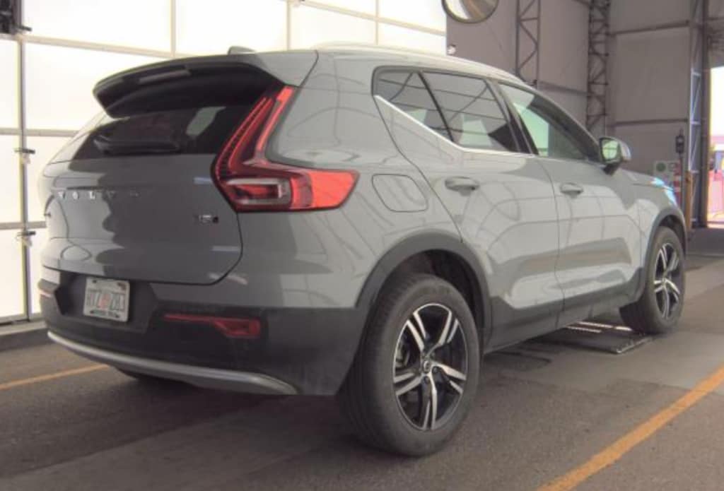 Used 2025 Volvo XC40 B5 Core SUV