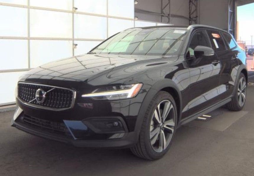 2025 Volvo V60 Cross Country's photo