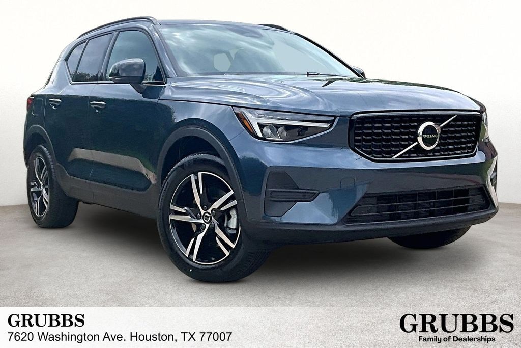 New 2026 Volvo XC40 B5 Core SUV