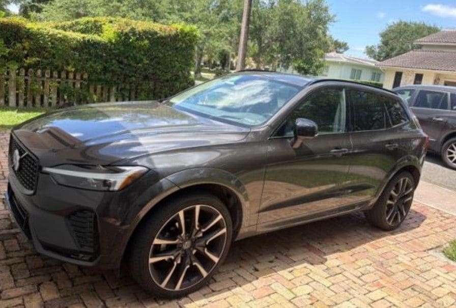 2023 Volvo XC60 B5 Ultimate Dark Theme FWD's photo