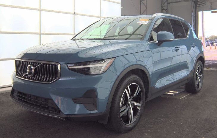 2024 Volvo XC40 B5 Core Dark AWD's photo