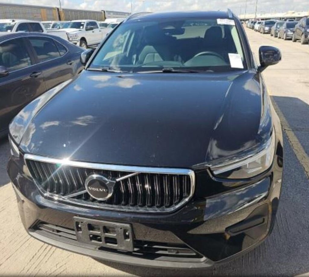 Used 2025 Volvo XC40 Core Bright Theme SUV