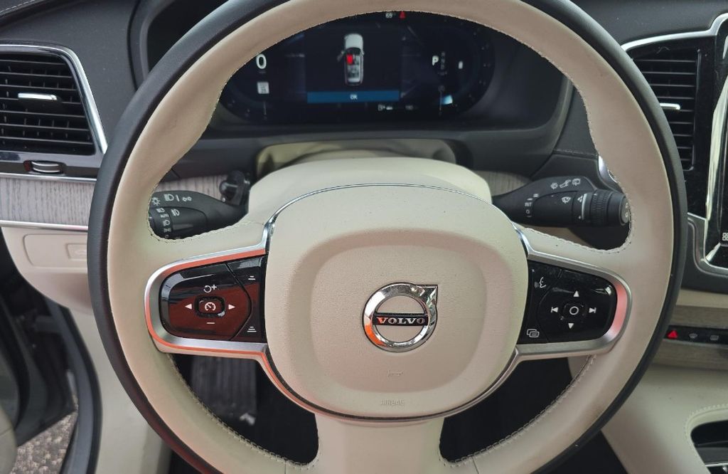 2025 Volvo XC90 photo 4