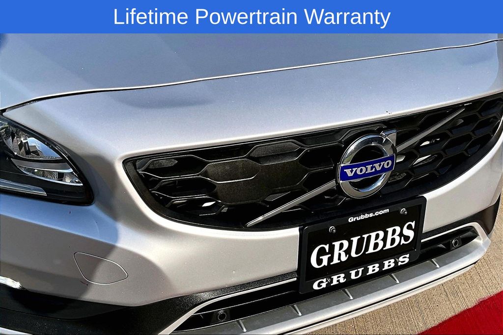 2018 Volvo V60 33