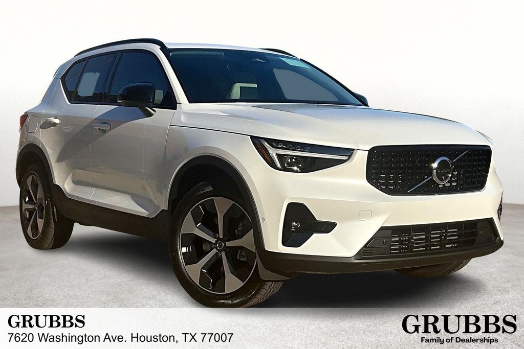 2026 Volvo XC40 Plus's photo